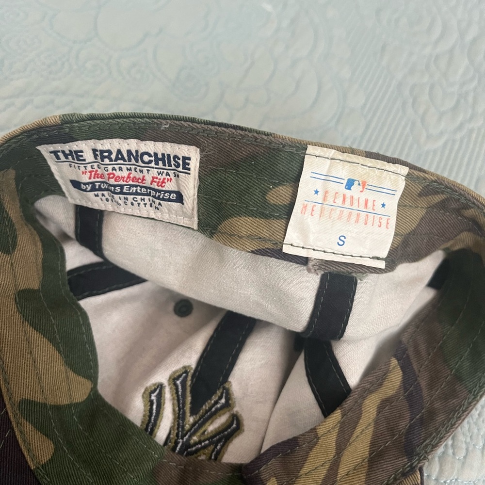 Yankees Camo Hat - Picture 2 of 4